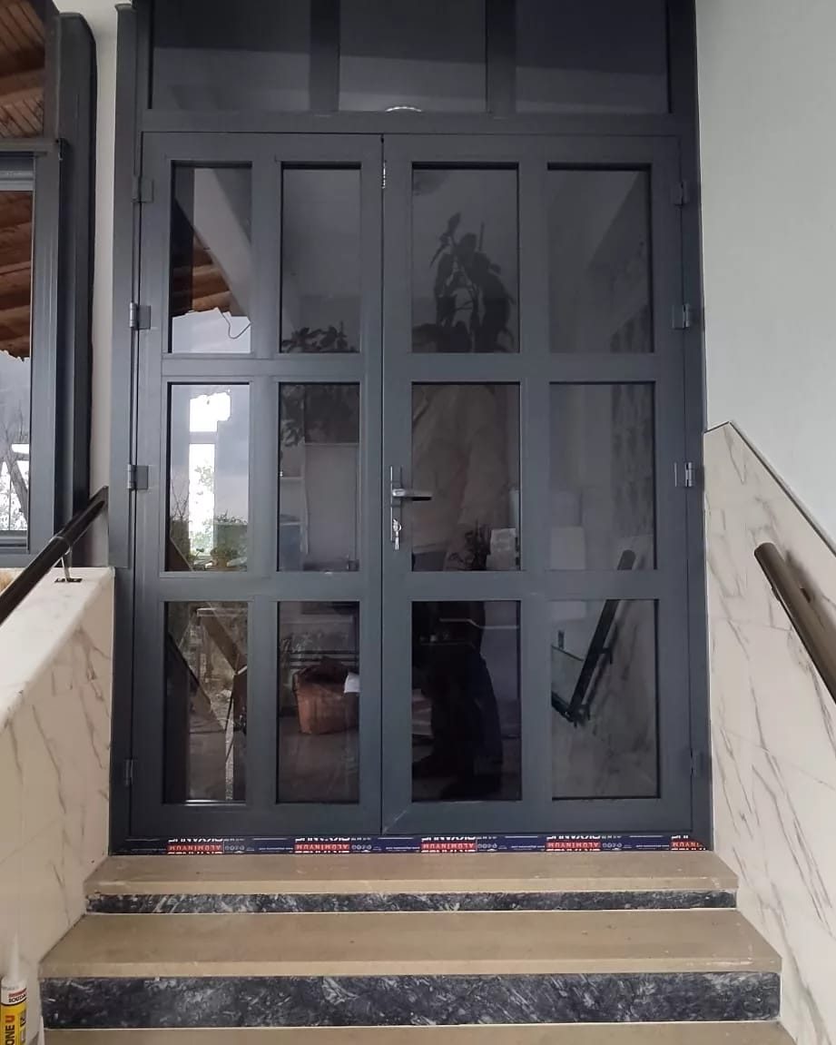 Alüminyum kapı uygulamasi
